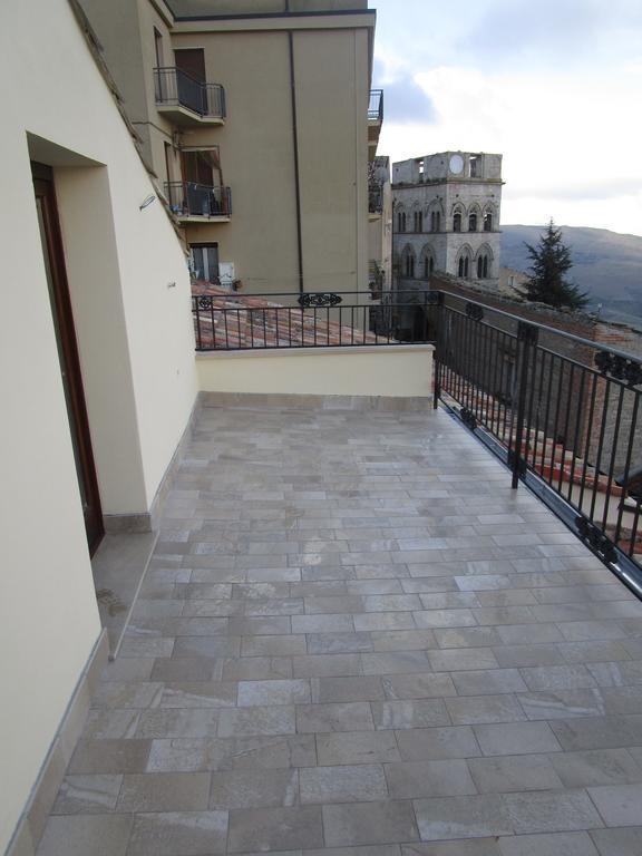 Residence Ventimiglia Gangi Buitenkant foto